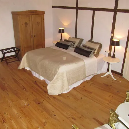 Le Petit Chateau Panzió Servanches