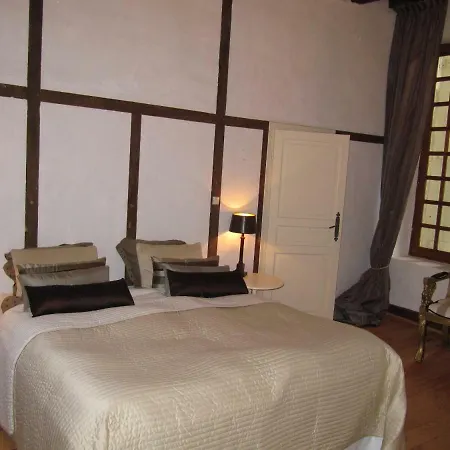 Le Petit Chateau Panzió Servanches