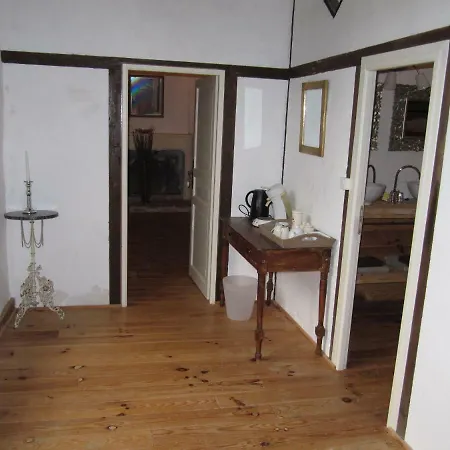 Le Petit Chateau Panzió Servanches